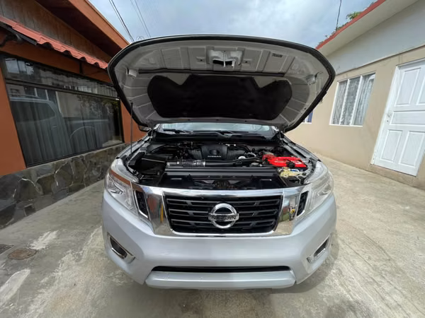 Nissan frontier np300 LE
