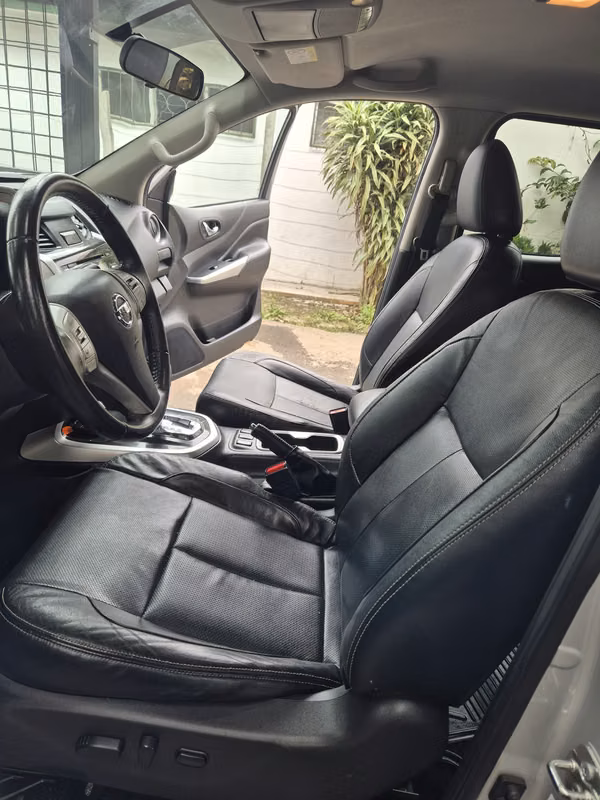 Nissan frontier np300 LE