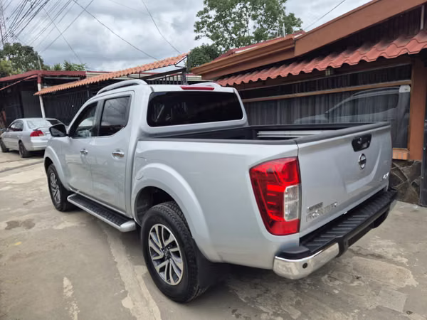 Nissan frontier np300 LE