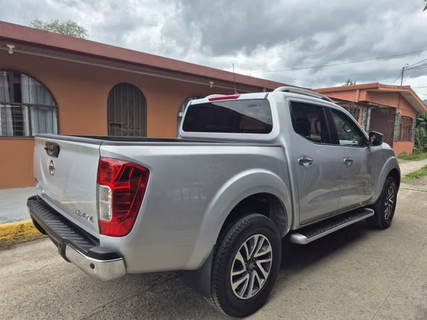 Nissan frontier np300 LE