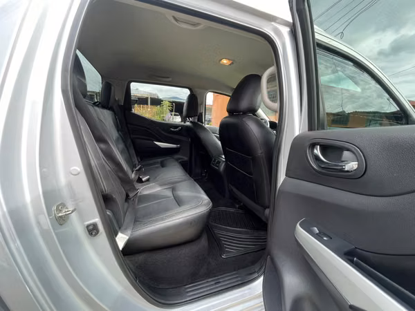Nissan frontier np300 LE