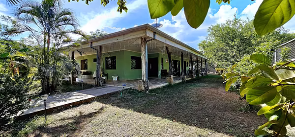 Venta de Casa en Guanacaste AMPLIA ZONA VERDE