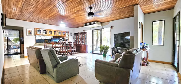 Venta de Casa en Guanacaste AMPLIA ZONA VERDE