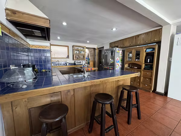 Venta Casa en La Uruca | 245 m² | 3 Parqueos | Jardín y Terraza | Cerca Hospital México