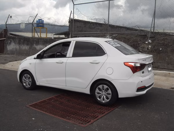 Hyundai Grand i10 Sedan Automatico 2018