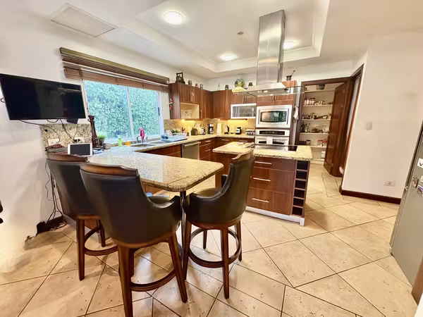 GUACHIPELIN ESCAZU! CASA ESTILO MEDITERRANEO  4 HAB + SERVICIO Y PISCINA PRIVADA