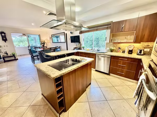 GUACHIPELIN ESCAZU! CASA ESTILO MEDITERRANEO  4 HAB + SERVICIO Y PISCINA PRIVADA