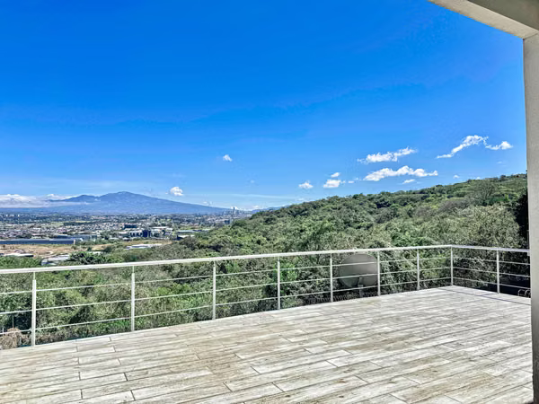Casa Hilltop 5 bedroom home in Guachipelin