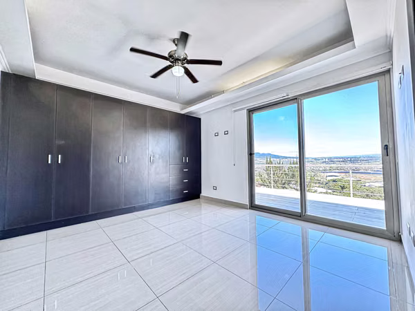 Casa Hilltop 5 bedroom home in Guachipelin