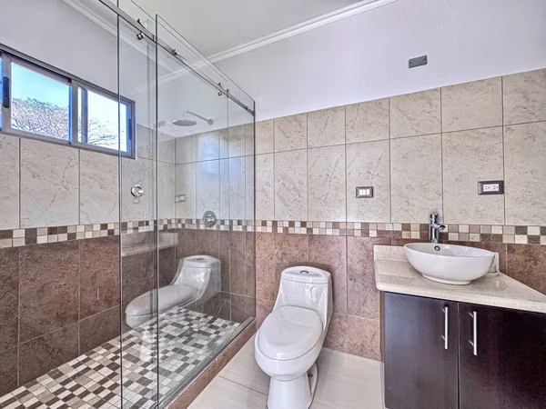 Casa Hilltop 5 bedroom home in Guachipelin