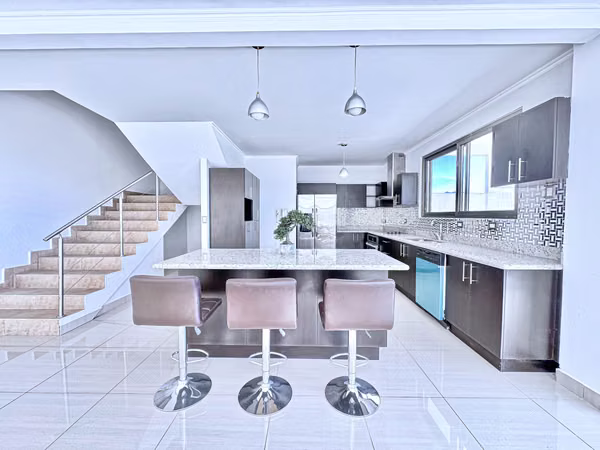 Casa Hilltop 5 bedroom home in Guachipelin