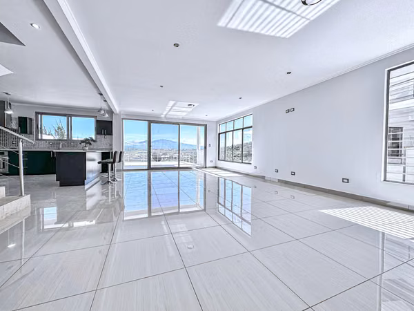 Casa Hilltop 5 bedroom home in Guachipelin