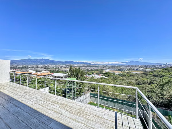 Casa Hilltop 5 bedroom home in Guachipelin