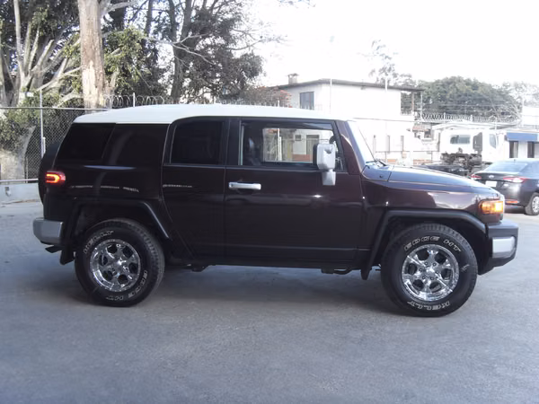 Toyota FJ Cruiser 4x2 Automatico