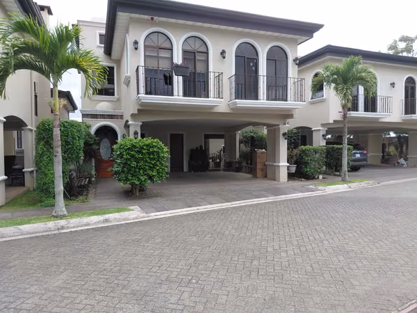 Casa de Lujo en Venta | Colinas de Montealegre, Tres Ríos, Pinares- MV