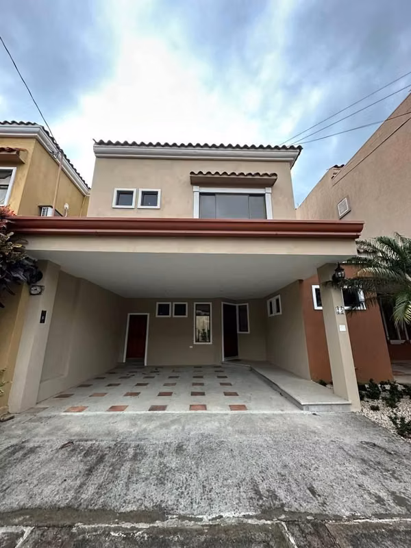 Se Vende Casa en Santa Bárbara de Heredia