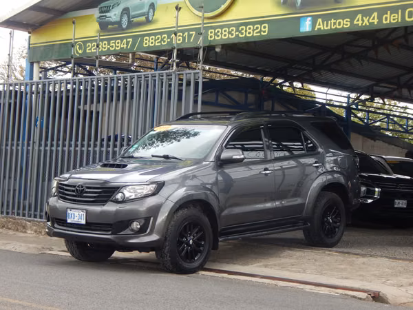 TOYOTA FORTUNER SRV 3.0 AUTOMATICO 4X4 TDI 2016
