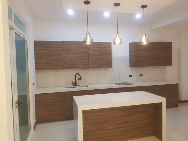 To new houses in center Heredia condo