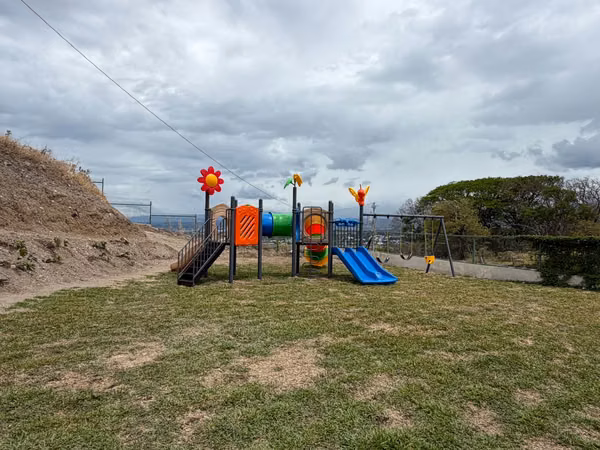 SE VENDE LOTE EN CONDIMION LOMAS 2370 GUACHIPELIN – ESCAZÚ FV