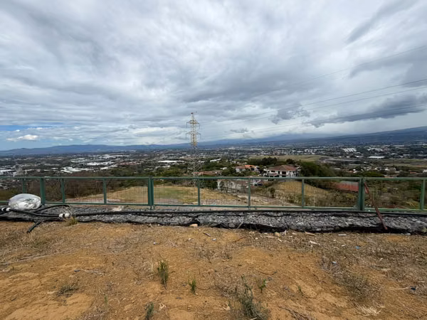 SE VENDE LOTE EN CONDIMION LOMAS 2370 GUACHIPELIN – ESCAZÚ FV