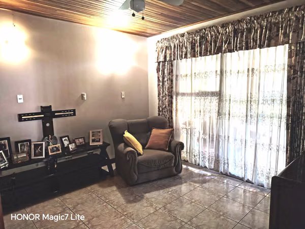 Se alquila casa de 3 habitaciones - Residencial Bariloche, Heredia