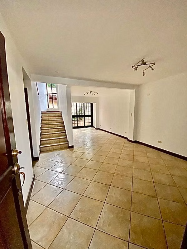Casa en Alquiler en Condominio 3 HAB  – San Rafael de Escazú $1950
