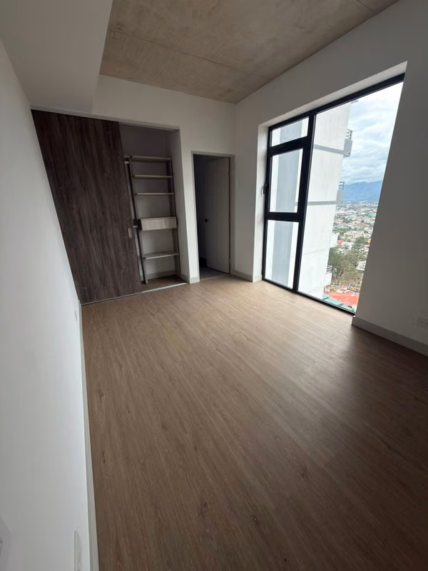 Alquiler de Apartamento  2 hab -2 parqueos , en  Secrt Escalante piso 15 Vista atardecer
