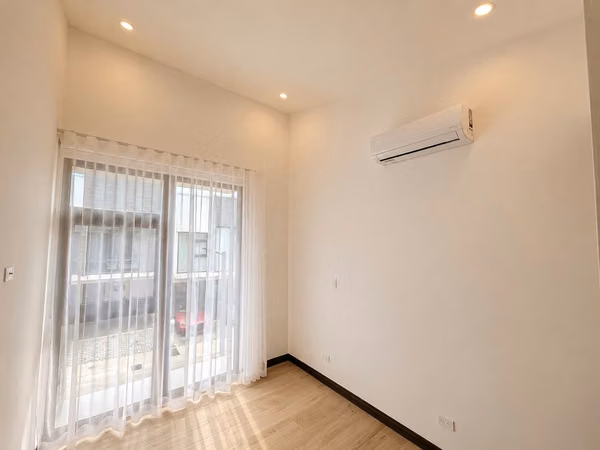 ALQUILER DE CASA NUEVA EN SANTA ANA URBANO