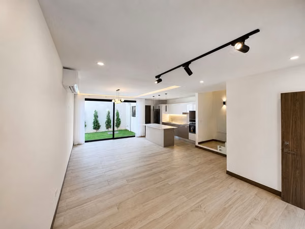 ALQUILER DE CASA NUEVA EN SANTA ANA URBANO