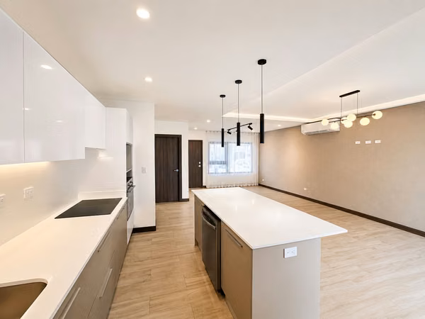 ALQUILER DE CASA NUEVA EN SANTA ANA URBANO