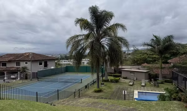 Casa en venta en Guachipelin Norte, increíbles áreas comunes !!!