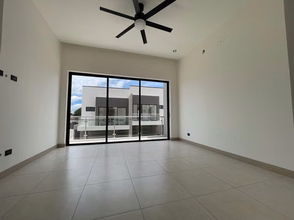 ALQUILER DE HERMOSA CASA PARA ESTRENAR EN LINDORA
