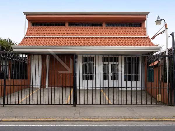 Se Casa Comercial San Francisco de Heredia, sobre calle principal