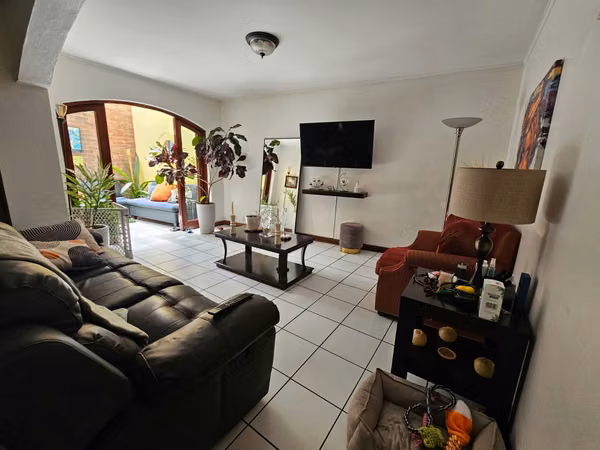 ROHRMOSER. COMODA Y ESPACIOSA CASA EN CONDOMINIO CON EXCELENTE UBICACION