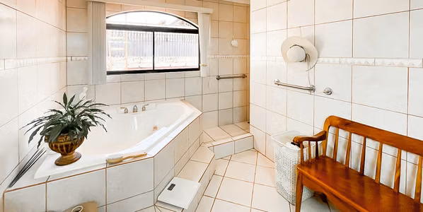 Venta casa familiar de 2 niveles con oficina y jardín, Sanchez. (CT)