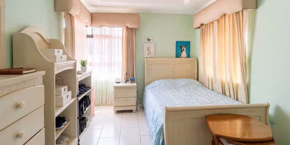 Venta casa familiar de 2 niveles con oficina y jardín, Sanchez. (CT)