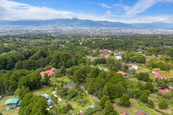 Lote plano en Residencial El Castillo – San Rafael de Heredia