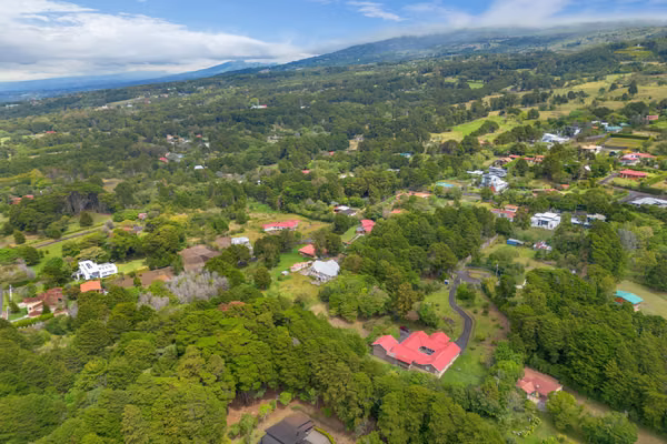 Lote plano en Residencial El Castillo – San Rafael de Heredia