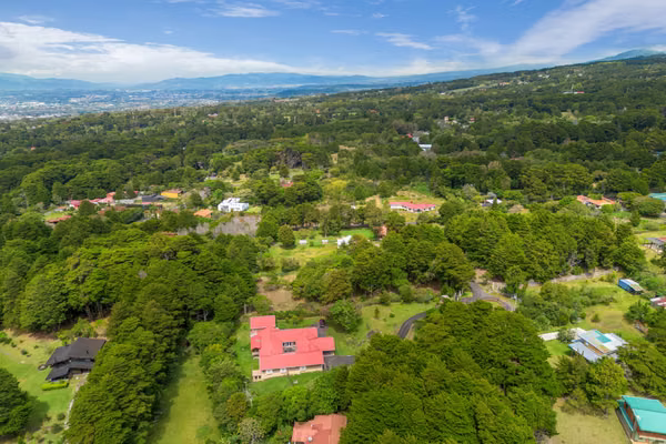 Lote plano en Residencial El Castillo – San Rafael de Heredia