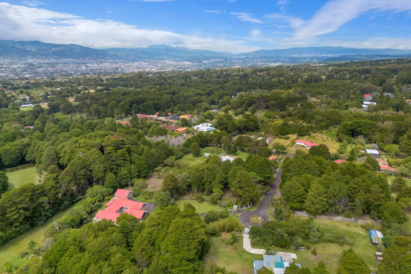 Lote plano en Residencial El Castillo – San Rafael de Heredia