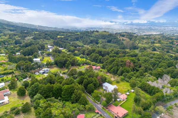 Lote plano en Residencial El Castillo – San Rafael de Heredia