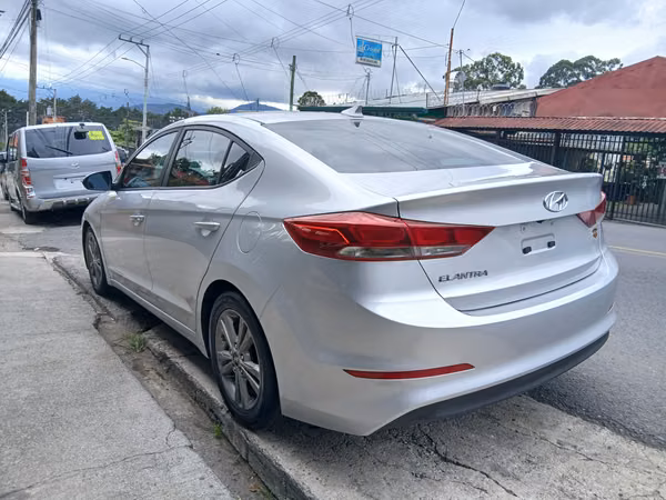 Hyundai elantra Se