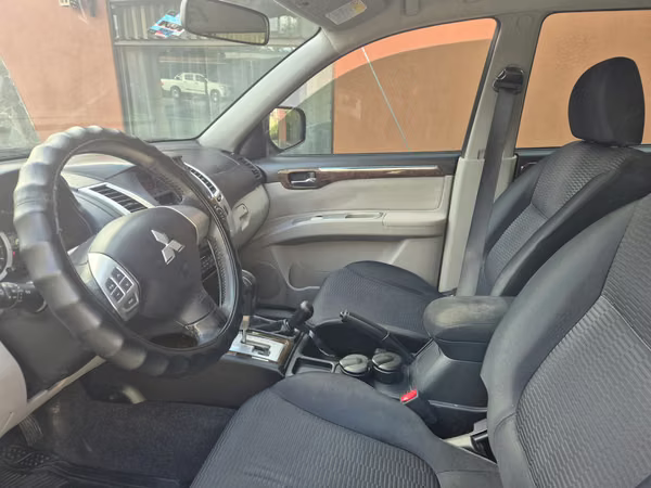 Mitsubishi nativa