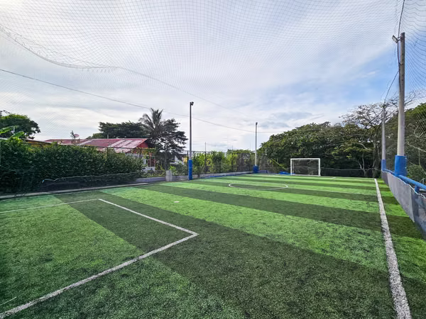 Bella casa en condominio Vistas de Santa Ana