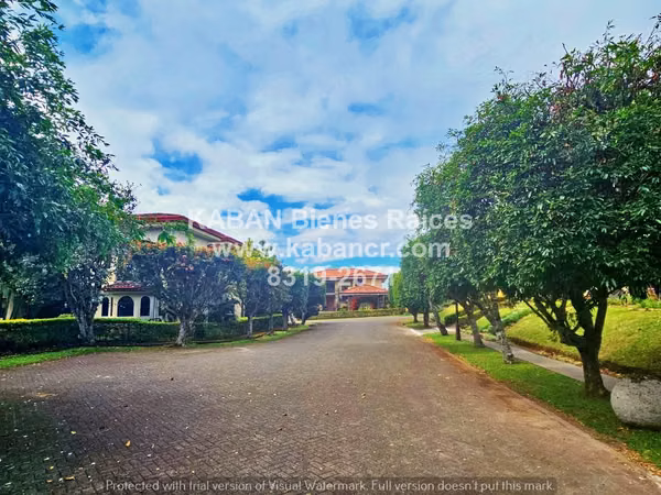 Se vende terreno premium en exclusivo condominio de Heredia