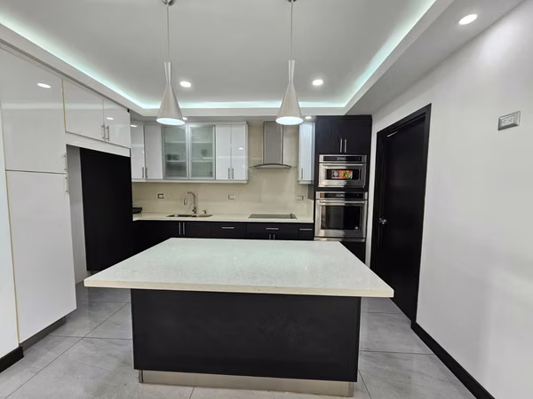Santa Ana - 3BR/2.5BA - 245m² Modern House for Rent