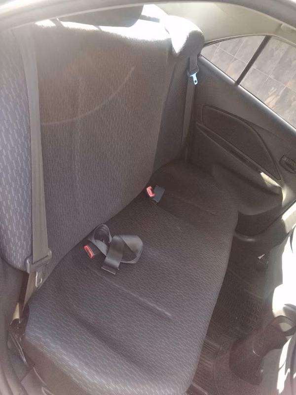 TOYOTA YARIS  2010