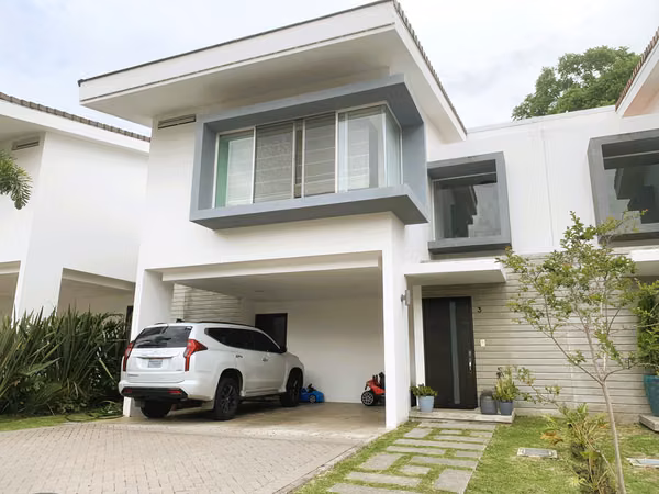 It's all right. Contemporary house. Scazoo