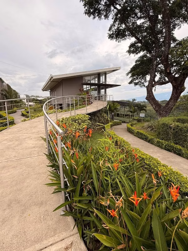 Se Vende Moderna Casa en Condominio Akari Ciruelas Alajuela