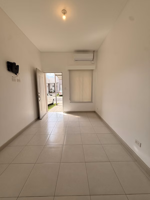 Se Vende Moderna Casa en Condominio Akari Ciruelas Alajuela